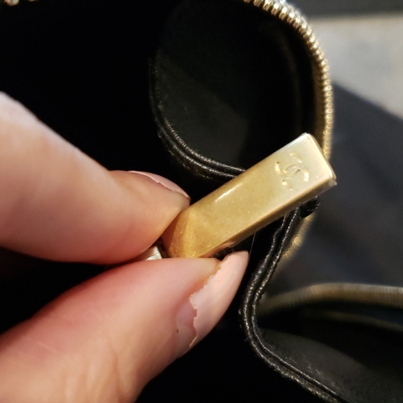 ❗SOLD❗Chanel Two-tone Medium Filigree Vanity Case - Picture 11 of 16